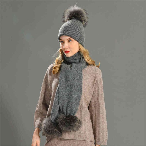 Nouveau Mignon Réel Fourrure De Raton Laveur Pom Poms Cachemire Tricot Bonnet Chapeau Et Écharpe Ensemble Hiver Épais Couverture Chapeaux Et Foulards Ensembles J220722