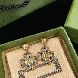 Nuevos pendientes colgantes Moda Luz Marca Diseñador Vintage Leopardo Cabeza Colorido Diamante Pétalo Pendiente Banquete de boda Joyería de alta calidad con caja