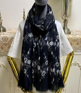 Nouveau design couleur noir de bonne qualité 100 matériaux en cachemire fines fleurs à imprimé mince et à imprimé foulards pour femmes grandes taille 200cm 100c5933221