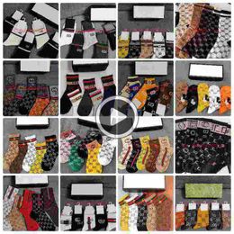 Chaussettes de sport multicolores de styliste pour hommes et femmes, en coton de haute qualité, assorties à la cheville, respirantes, mélange de football, de basket-ball