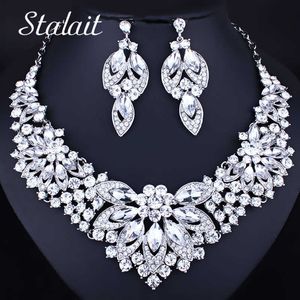 Nieuwe ontwerp chique bloem holle witte kristallen ketting oorbellen sieraden set bruiloft kristal bruidskostuum accessoires voor vrouwen H1022