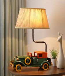 Nouveau design Creative Novelty Luxury Wooden Car Table Lampes avec tissu lampe à lampe à lampe vintage Lumière pour la table de chevet de chambre à coucher Stud3678689