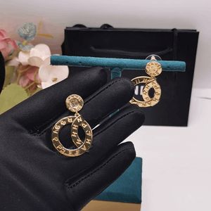 Nieuw ontwerp diamanten oorbellen voor vrouw charme oorbellen cadeau mode-sieraden aanbod