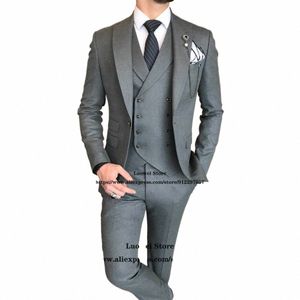 Nouveau Design Costumes Gris Pour Hommes Slim Fit Marié Mariage Bal Peaked Revers Tuxedo 3 Pièces Veste Gilet Pantalon Ensemble Mâle Busin Blazer J0oP #