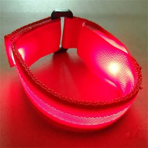 Nouveau design Vente chaude 50pcs / lot Bracelet brillant LED Bracelet clignotant pour la fête d'anniversaire / fournitures de Noël
