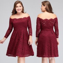 Nuevo diseño Lace Burgoundy Party Homecoming Dresses Vintage Off Shoulders Long Slele Longitud de la rodilla Cóctel Vestidos de hogar CPS69793050