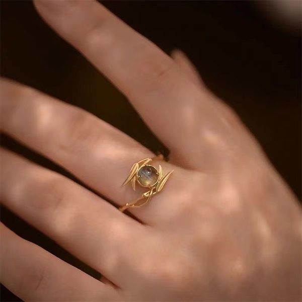 Nouveau design Moonstone Bamboo Shape Gold Color Rings Ajustement pour femmes bijoux de mode Party Luxury Accessory Gift Wholesale