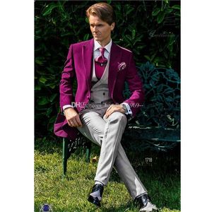 Nouveau design un bouton Fuchsia velours marié Tuxedos pic revers garçons d'honneur costumes pour hommes mariage/bal/dîner Blazer (veste + pantalon + gilet + cravate) K212