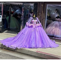 Nuevo diseño Purple Quinceanera Vestido de pelota Correas de bandeja Flores Apliques de corsé Beading Pageant Sweet 15 Prom Party Puffy Train