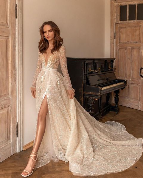 Nouveau Design Robe de mariée dentelle Appliques une ligne robes de mariée col en V dos nu côté fendu balayage Train Robe de mariée