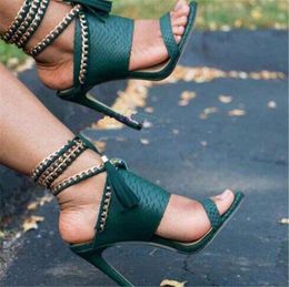 Nuevo diseño de moda para mujer, sandalias de gladiador con cadenas doradas de cuero con patrón de punta abierta, sandalias con cordones de tacón superalto, zapatos de vestir