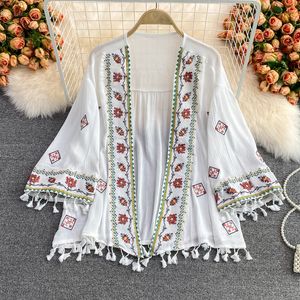 Nouveau design femmes bohême plage vacances style broderie fleur lâche gland frange cape manteau cardigan crème solaire hauts