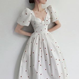 Nuevo diseño de mujer de cintura alta lindo estampado de fresa puff manga corta estilo real vestido de fiesta midi vestidos largos de fiesta SMLXL