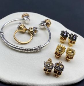 Nouveau conçu Crown Skull Women039s Bracelet ouvert Sexy Vintage Brass 18K Gold Plated Luxury Bangle AMQ10K1344768