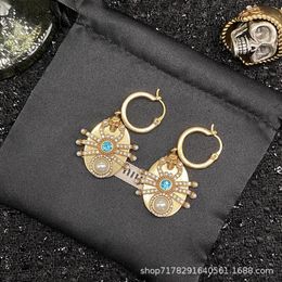 Nouveau conçu enracinet rivet crâne épingle femmes boucles d'oreilles oreille cercel punk style hip-hop dames dames moutons de boucle oreille e01000194a