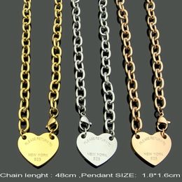 Nouveau collier pendentif en forme de coeur de mode conçu en acier titane T-lettre unique coeur de pêche amour Bracelet Designer bijoux T02
