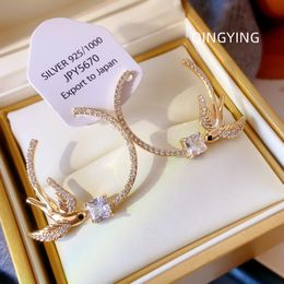 Nieuw ontworpen mode luxe vogel zwaluw oorsteker hoepels vrouwen oorbellen micro ingelegde diamanten lente zomer sieraden A023