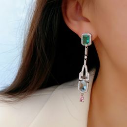 Nouveau design de mode luxe élégant gland boucles d'oreilles plein diamants Zircon géométrique couleur diamant femmes boucles d'oreilles bijoux A023