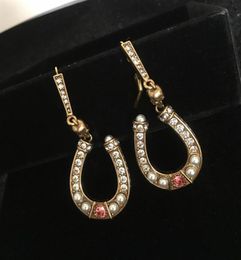 Nieuw ontworpen halfronde oorknopjes Retro brons parel diamanten oorbel beroemdheid vrouwelijke vrouwen punk persoonlijkheid oorbellen9565972