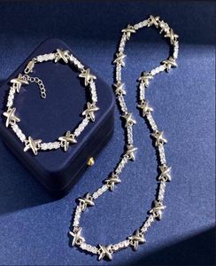 Nieuw ontworpen hanger ketting koper 18K Goldplated Shiny Metal X Letters Micro Inlays Diamonds Luxe vrouwen Bracelet oorring Cou6443419