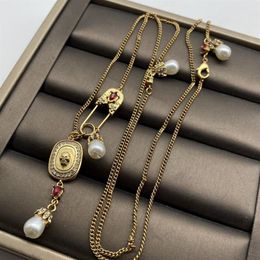 Nouveau conçu crânes cartes suspendues pendentifs collier pour femmes dames Vintage en laiton colliers nacrés bijoux de créateur 0313180