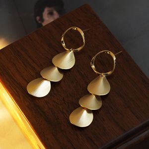 Nuevo diseño Tassel ear stud mujeres cool simples pendientes largos Ginkgo hoja estilo punk lujo colgante pendiente diseñador joyería X345