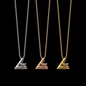 Nouveau design de bijoux en acier titane lettre V en or 18 carats pour femmes, collier à la mode, bijoux de créateur LVB01