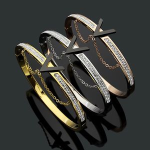 Nouveau design en acier titane V-lettre en forme de V à quatre feuilles fleur ronde marque émail coloré bracelet boucle d'oreille collier bijoux de créateur LVB214