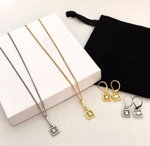 Nieuw ontworpen Triomphe Hollow liefde Tandem Hanger ketting armband oorbel Messing vergulde vrouwen Designer Sieraden Sets HCE12