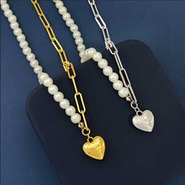 Nouveau conçu TRIOMPHE PEARL LOVE PENDENTIF COLLIER EN LAITON AVEC DES CRÉOLES D'OREILLES POUR FEMMES EN OR Designer Jewelry ER8900