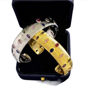 Nuevo diseño de la corte vintage Women039s Brazalete de brazalete cepillado Pulsera de color ovalado Diamantes de color Luxury C de oro B3046641