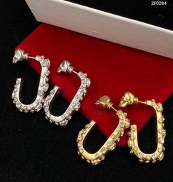 Nieuwe ontworpen vrouwen bengelen oorbellen schedel ruby asymmetrie messing 18k gouden platen dames oorrangstuds ontwerper sieraden me1 048531313
