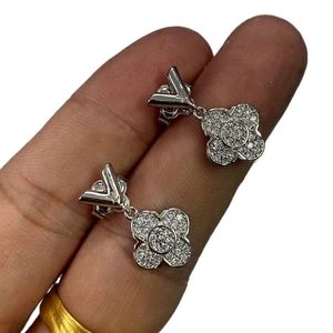 Nieuw ontworpen vrouwen zilveren dikke ketting Stud Earring V Letter volledige diamanten Messing 18K Gold plating dames hangers Oorbellen hoepels De209S