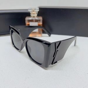 Le nouveau designer américain lunettes grand cadre sept couleurs peut être sélectionné pour la plage protection solaire vacances voyage fashionbelt006