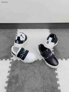 Nieuwe designer baby casual schoenen kleurblokkering ontwerp kinderschoen maat 26-35 elastische band geboeid meisjes jongens sneakers december05