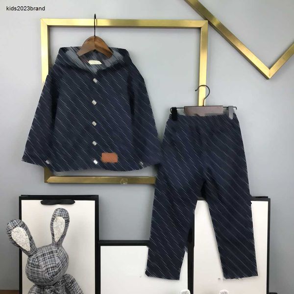 Nuevo diseñador Bebé Chándales Otoño niños Conjunto de chaqueta de mezclilla Tamaño 110-160 Carta de cuadrícula Impresión completa Abrigo con capucha y jeans Nov05