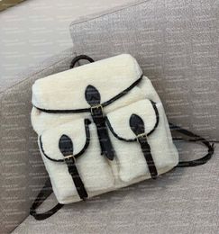 Nuevo diseñador Mochila 10A Moda para mujer de alta calidad Crossbody Cuero genuino Bolsos de embrague de pelo de cordero Bolsos de hombro para dama Bolso cosmético Bolsos de mano Monedero de 31 cm con caja