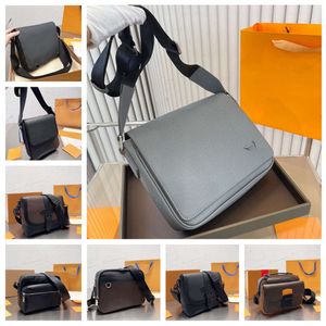 Nouveau sac de créateur homme et femmes concepteur sac de messager Messager classique magnétique à revêtement fermé à revêtement en cuir en cuir sac crossbody sac