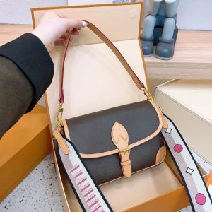 Nouveau designer sac à main sac à main en cuir luxe ancienne fleur diane baguette grande capacité en relief lettre colorée nouvelle