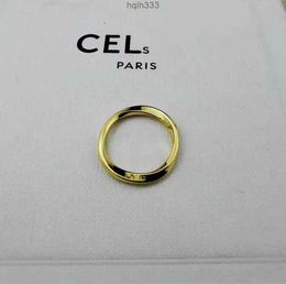 Nuevos anillos de banda de diseñador Par delgado liso Diseño minimalista Ins Cola de moda Torcedura irregular Bague Pareja Anello con Boxn749iqwj