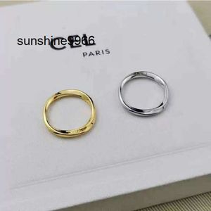 Nuevos anillos de banda de diseñadores pares delgados de pares minimalistas insigns de moda de cola irregular bague pareja anello con caja
