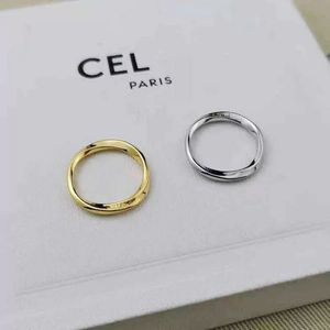 Nieuwe designer band ringen gewoon dunne paar minimalistisch ins ontwerp modieuze staart onregelmatige twist bague paar anello met doos