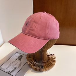 Nieuwe designer baseballcap Hoogwaardige baseballcap die in drie kleuren kan worden versteld Het is een must-have fashion item voor zomerse reizen