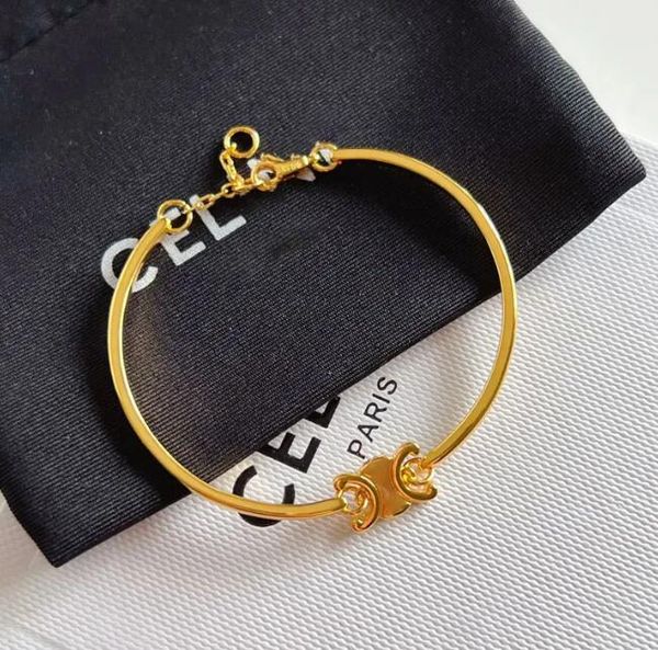 Bracelet de nuevo diseñador Braceletas de lujo Fashion Women Charms Pure Gold Bracelet Street Temperamento Premium Joya incolora Regalo de vacaciones