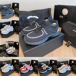 Nieuwe ontwerper Chanells schoenen Lederen Sport Lace Up Sneakers Channel Schoen Groen Goud Goud Zilver Metallic Flat Dames Trainer Mesh Calfskin Nylon Reflective