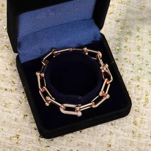 Nouveau créateur charme Gold Cuban Chain Love Diamond Letter Bracelet Fashion Women Women High Quality Sidey Jewelry Blue Boad Box