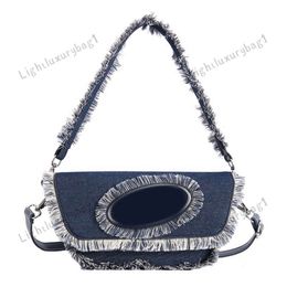 Nuevo diseñador Denim Tassel Di Bag Cowboy Hombro Crossbody Bolsas de moda Mujeres Baguette Luxury Tote Classic Femenino Compras Bolso de noche 240410