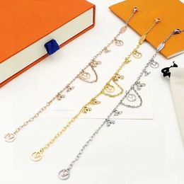 Nouveau Designer Design Femmes Pendentif Collier Bracelet pour L lettre Chaîne Lien Fleur Bracelets Bijoux Cadeaux