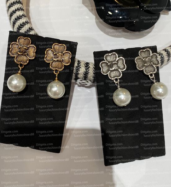 Nouveau designer boucles d'oreille de qualité supérieure Femme Vintage Making Old Pearl Orees Fashion Luxury C Letters Oreau Grouilles d'oreilles CHANDELER