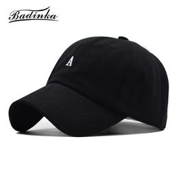 Nouveau concepteur brodé lettre casquette de baseball Snapback femmes hommes noir blanc jaune vert papa ajusté chapeaux Sombrero Hombre 210311289Z